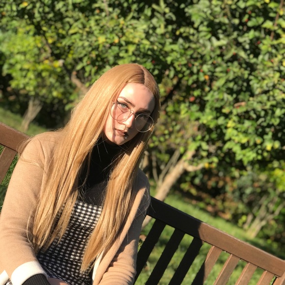 Meet your Posher, Madyson - Picture 1 of 1